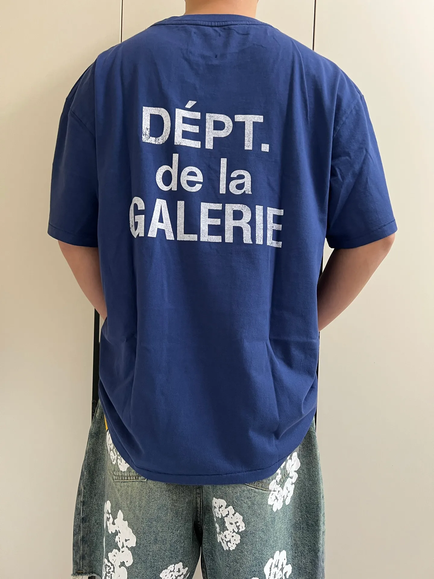 GALLERY DEPT. FRENCH TEE/NAVY New colors in stock Navy blue French LOGO short sleeves Washed blue S-XL Ready-made garments Asso special piece dyeing Rewashed water printing distressed treatment Cylindrical fabric without side seams Non-open version Original development Complete accessories/matching Details in place
